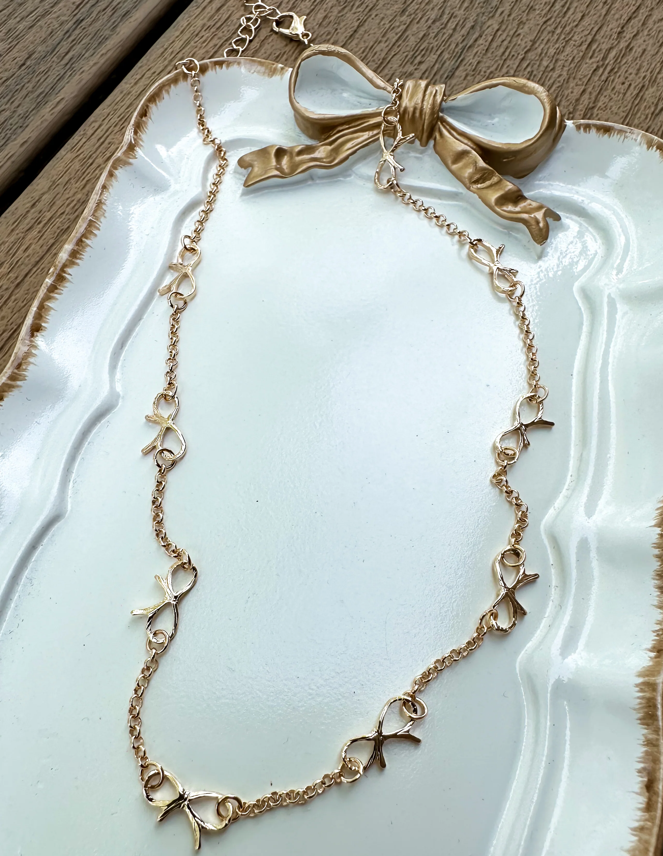 Cutout Bow Necklace
